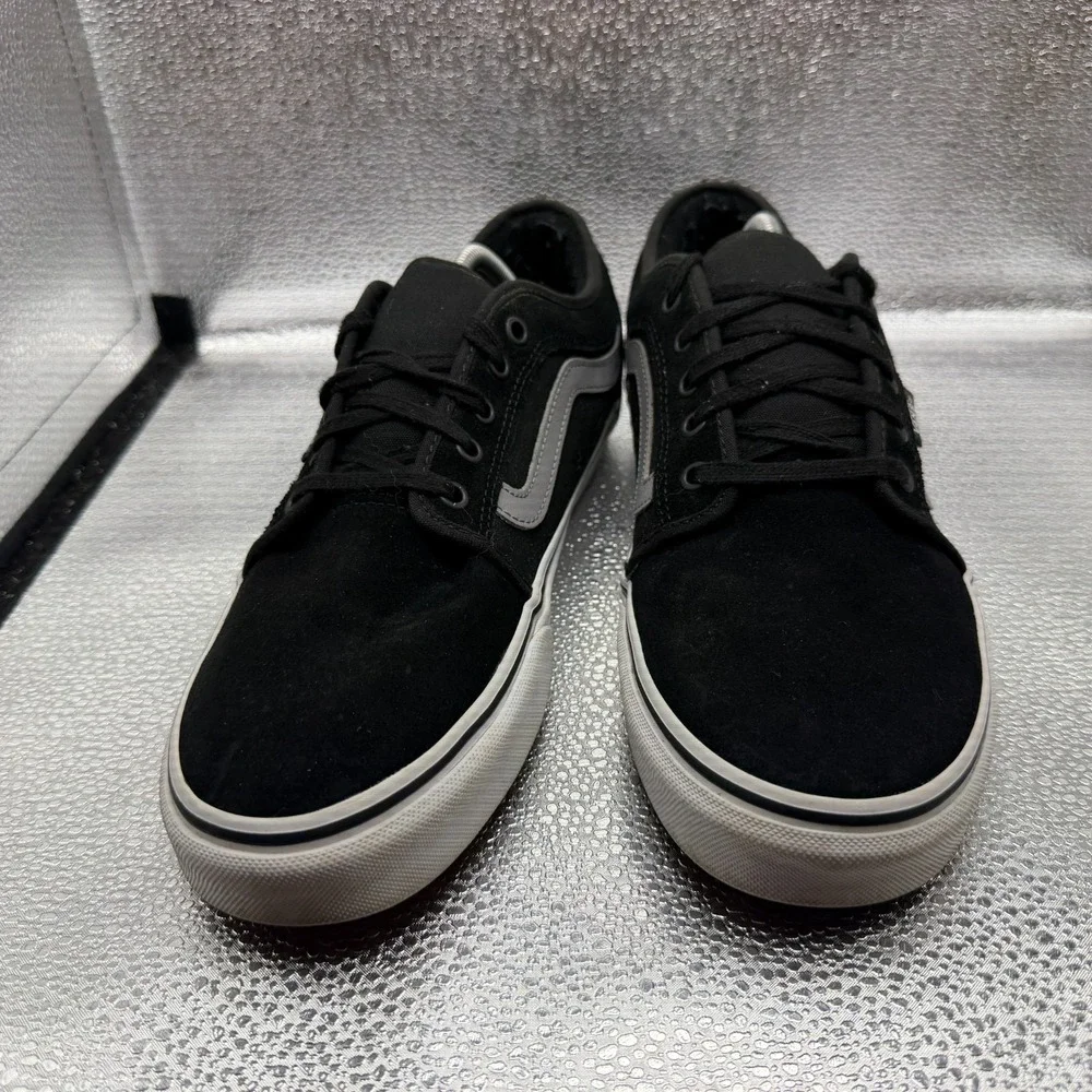 Size 11.5 Vans Chukka Low Black Mens Lace-Up Skateboard Sneaker Shoes 721356